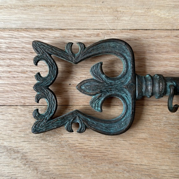 Vintage Brass Key Holder - Picture 2 of 3